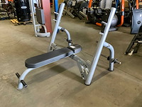 Matrix aura olympische flat bench krachtstation - afbeelding 1 van  3