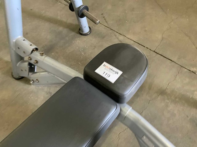 Matrix aura olympische flat bench krachtstation - afbeelding 2 van  3