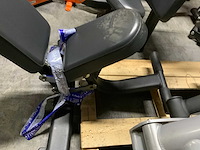 Matrix aura shoulder prese plate loaded krachtstation - afbeelding 3 van  4