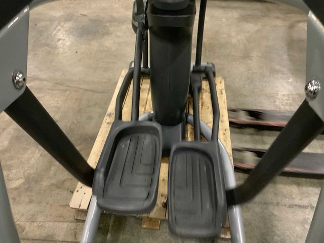 Matrix e5x elliptical crosstrainer - afbeelding 4 van  5