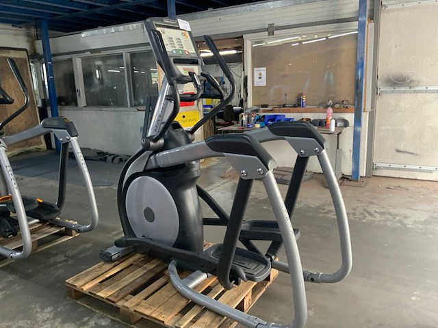 Matrix e5x elliptical crosstrainer - afbeelding 1 van  5