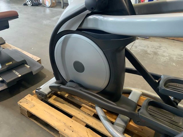 Matrix e5x elliptical crosstrainer - afbeelding 2 van  6
