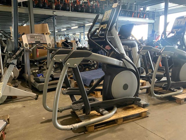 Matrix e5x elliptical crosstrainer - afbeelding 2 van  6