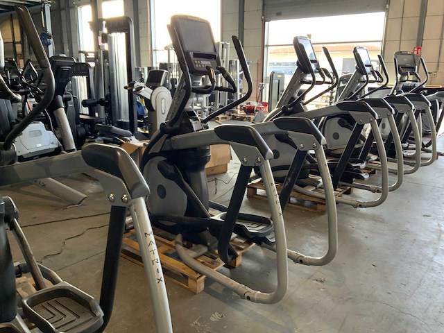 Matrix e7xe elliptical crosstrainer - afbeelding 4 van  5