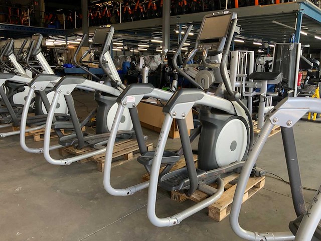Matrix e7xe elliptical crosstrainer - afbeelding 3 van  4