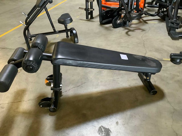 Matrix g3 abdominal crunch bench krachtstation - afbeelding 3 van  4