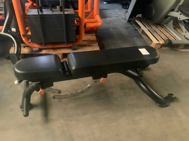 Matrix g3 adjustable bench black krachtstation - afbeelding 1 van  5