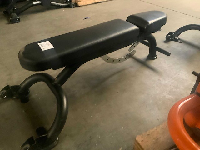 Matrix g3 adjustable bench black krachtstation - afbeelding 4 van  5