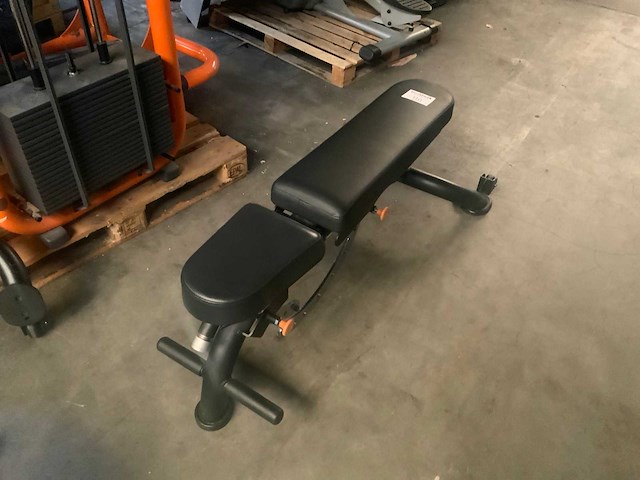 Matrix g3 adjustable bench black krachtstation - afbeelding 5 van  5