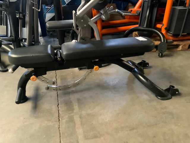 Matrix g3 adjustable bench black krachtstation - afbeelding 2 van  4