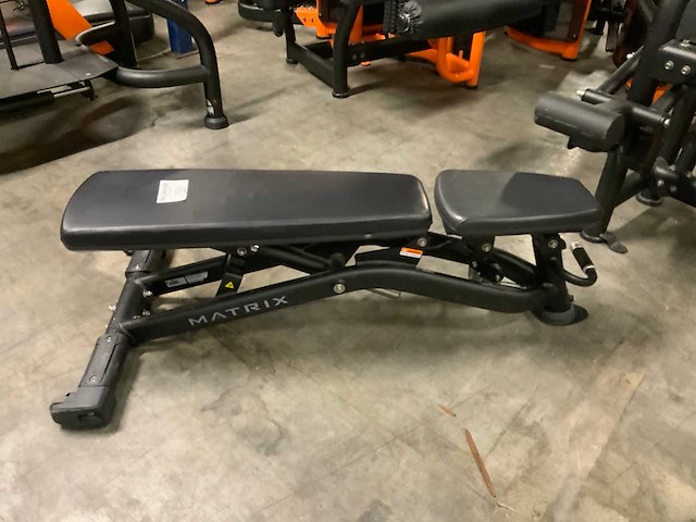 Matrix g3 adjustable bench black krachtstation - afbeelding 1 van  5