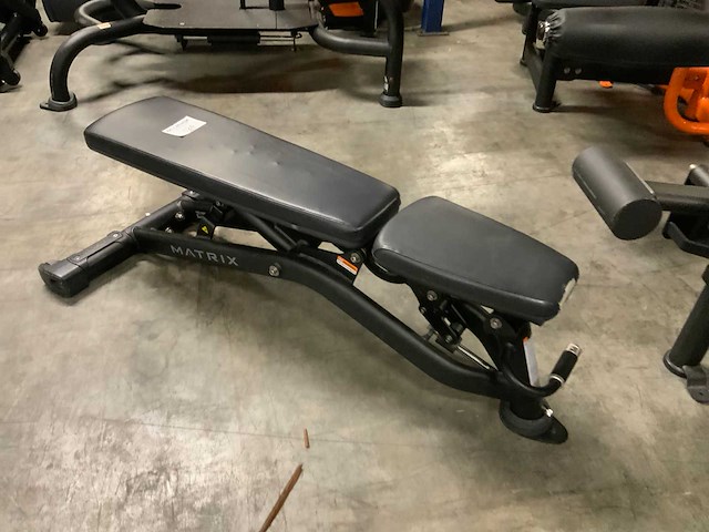 Matrix g3 adjustable bench black krachtstation - afbeelding 2 van  5