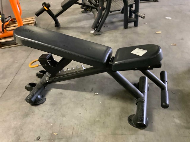 Matrix g3 adjustable bench krachtstation - afbeelding 1 van  4