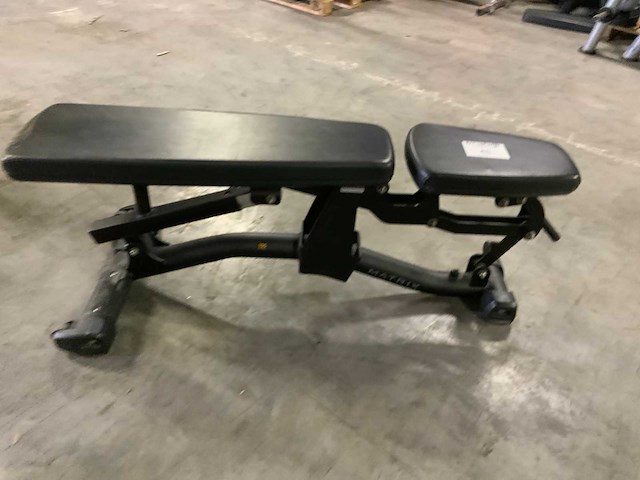 Matrix g3 adjustable bench krachtstation - afbeelding 2 van  4