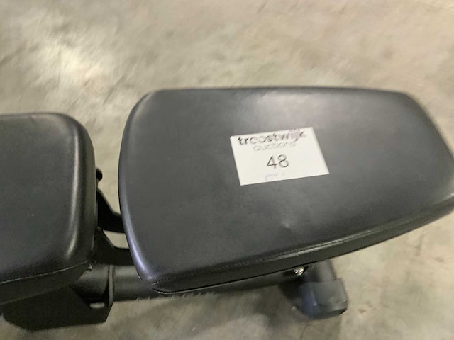Matrix g3 adjustable bench krachtstation - afbeelding 3 van  4