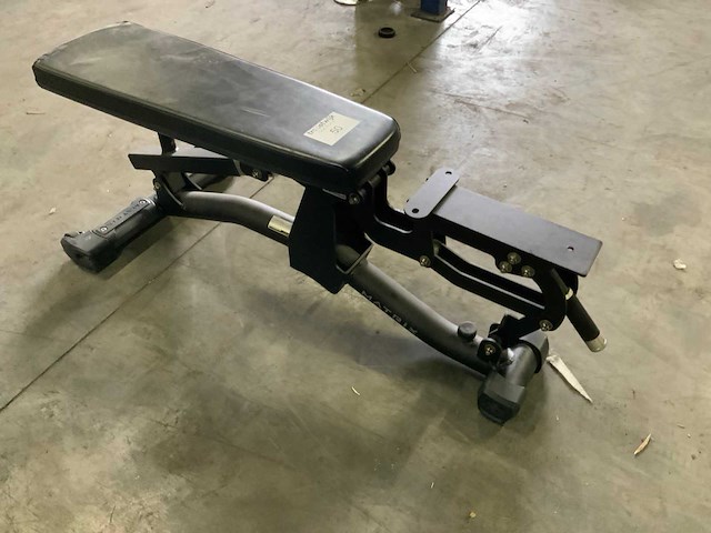 Matrix g3 adjustable bench krachtstation - afbeelding 1 van  2