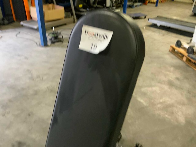 Matrix g3 adjustable bench krachtstation - afbeelding 3 van  5