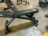 Matrix g3 adjustable bench krachtstation - afbeelding 1 van  5