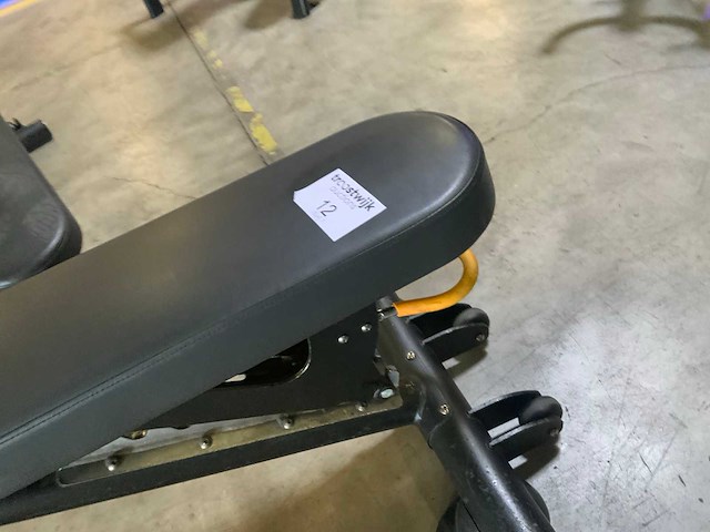 Matrix g3 adjustable bench krachtstation - afbeelding 3 van  5