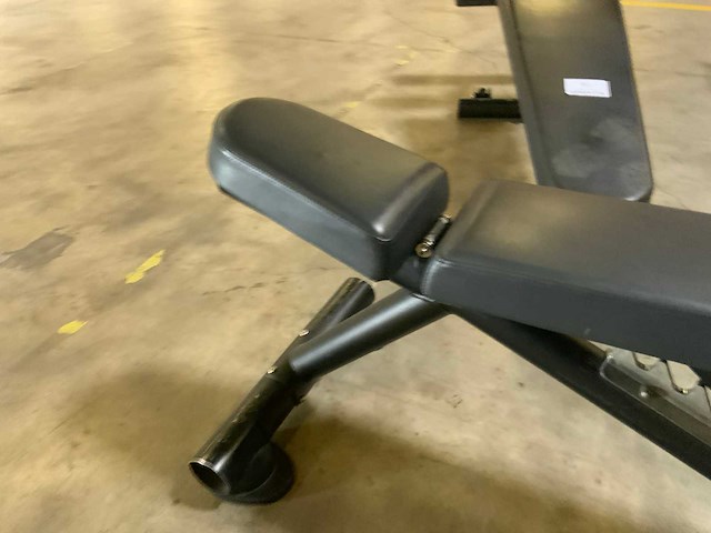 Matrix g3 adjustable bench krachtstation - afbeelding 5 van  5