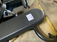 Matrix g3 adjustable bench krachtstation - afbeelding 2 van  4