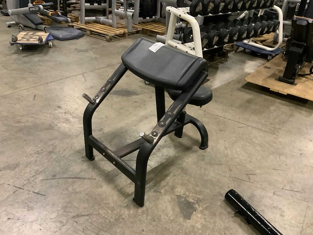 Matrix g3 aura biceps curl krachtstation - afbeelding 1 van  4