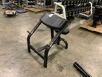 Matrix g3 aura biceps curl krachtstation - afbeelding 1 van  4