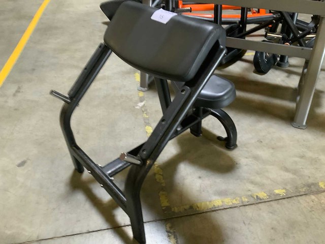 Matrix g3 biceps bench krachtstation - afbeelding 2 van  4