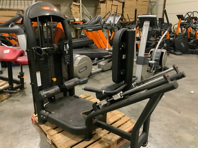 Matrix g3 rotary calf press krachtstation - afbeelding 2 van  5
