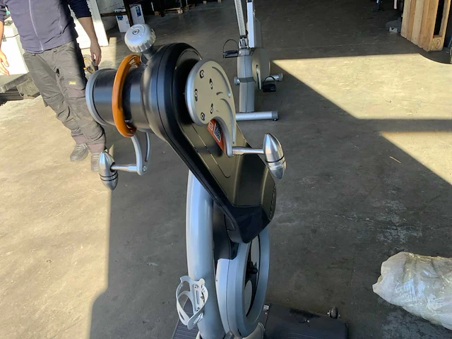 Matrix johnny g krankcycle crosstrainer - afbeelding 1 van  4