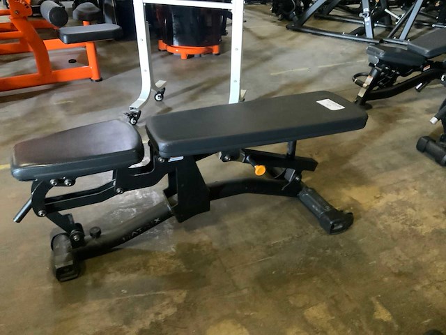 Matrix magnum adjustable bench krachtstation - afbeelding 1 van  5