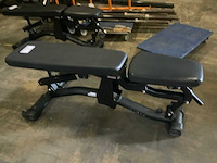 Matrix magnum adjustable bench krachtstation - afbeelding 2 van  5