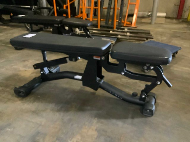 Matrix magnum adjustable bench krachtstation - afbeelding 4 van  5