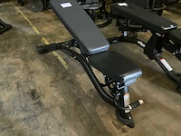 Matrix magnum adjustable bench krachtstation - afbeelding 2 van  4