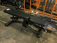Matrix magnum adjustable bench krachtstation - afbeelding 2 van  3