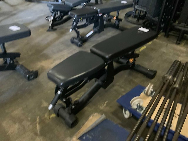 Matrix magnum adjustable bench krachtstation - afbeelding 3 van  3