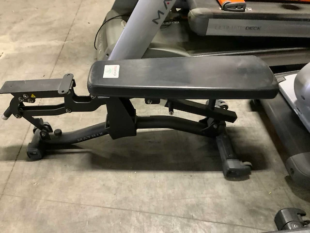 Matrix magnum adjustable bench krachtstation - afbeelding 1 van  3