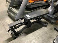 Matrix magnum adjustable bench krachtstation - afbeelding 2 van  3