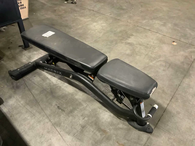 Matrix magnum adjustable bench krachtstation - afbeelding 3 van  4