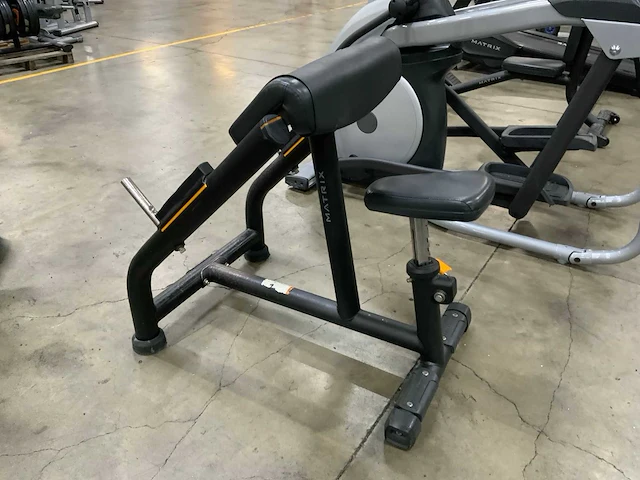 Matrix magnum biceps curl krachtstation - afbeelding 3 van  3
