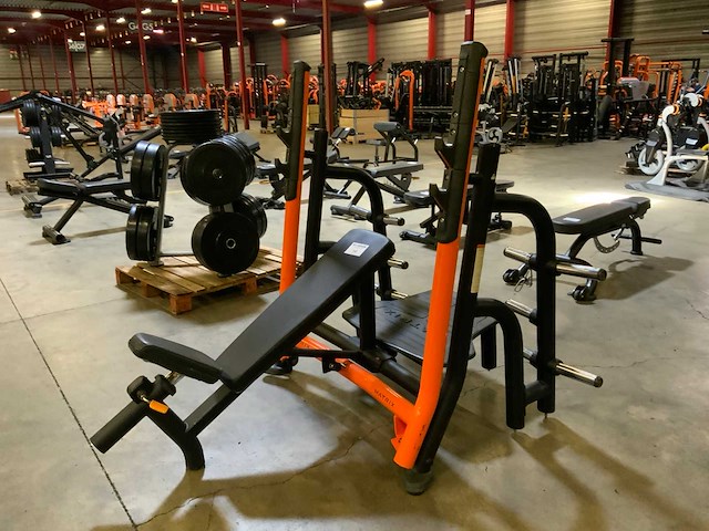 Matrix magnum breaker incline bench press krachtstation - afbeelding 1 van  4