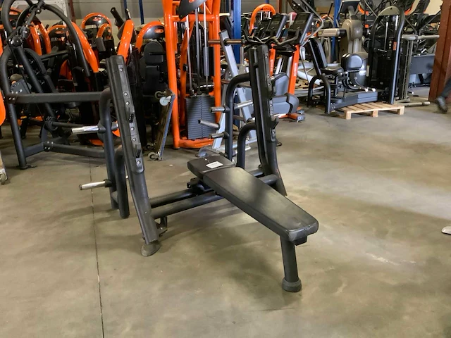 Matrix magnum olympisch flat bench krachtstation - afbeelding 2 van  4