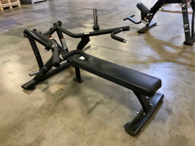 Matrix magnum plate loaded suspine bench krachtstation - afbeelding 2 van  4