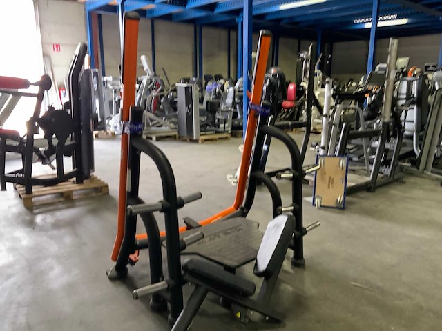 Matrix magnum shoulder press krachtstation - afbeelding 3 van  4