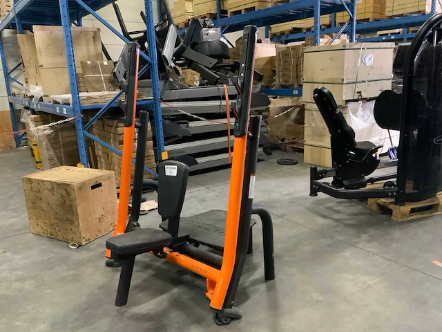 Matrix magnum shoulderpress bench krachtstation - afbeelding 2 van  3