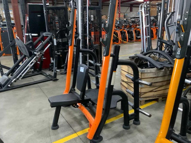 Matrix magnum shoulderpress krachtstation - afbeelding 1 van  4