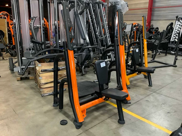 Matrix magnum shoulderpress krachtstation - afbeelding 3 van  4