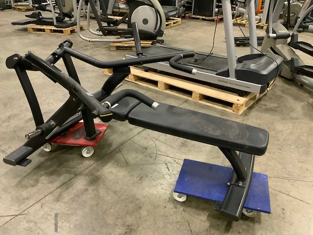 Matrix magnum suspine bench krachtstation - afbeelding 1 van  5