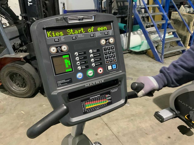 Matrix r5x recumbent bike home trainer - afbeelding 3 van  4