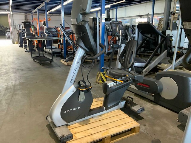 Matrix r5x recumbent bike home trainer - afbeelding 2 van  3